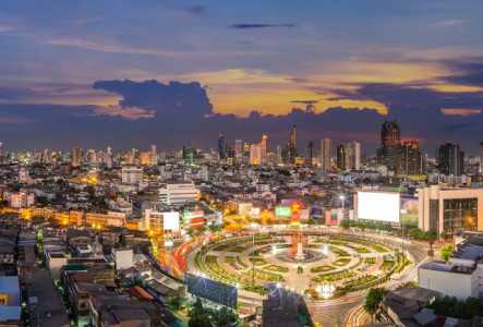 Buying or renting a property in the vicinity of public parks in downtown Bangkok