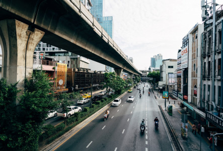 Quel type de bien immobilier dois-je viser lorsque j'investis dans le centre de Bangkok ?