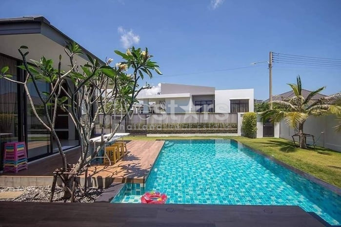 3 Bed Pool Villa only 3-4 minutes from Blu Port and the Beach, photo 2