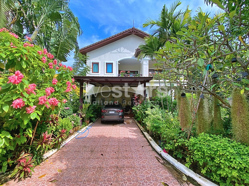 Traditional 3-Bedroom Villa in Peaceful Development with Communal Pool