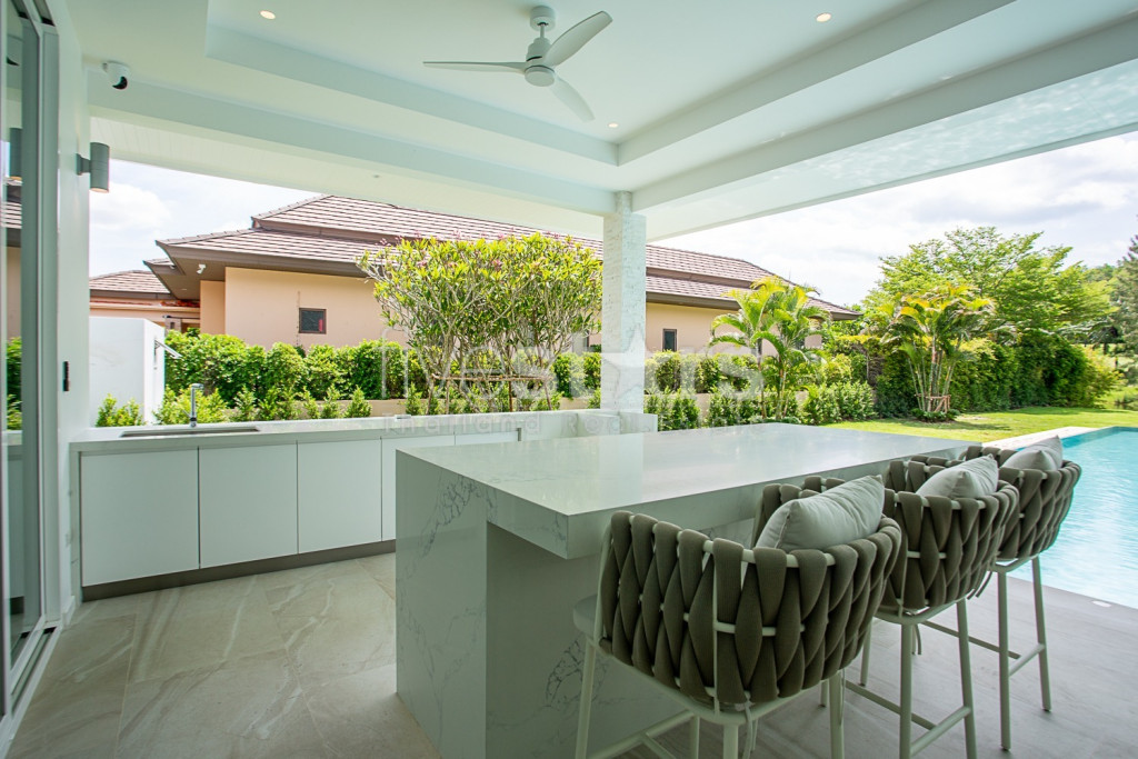 Luxurious 4-Bedroom Pool Villa for Sale on Palm Hills Golf Course, photo 8