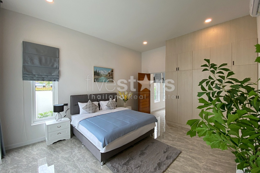 Modern European-Style 4-Bedroom Pool Villa for Sale in Central Hua Hin – Private Guest House Included, photo 12