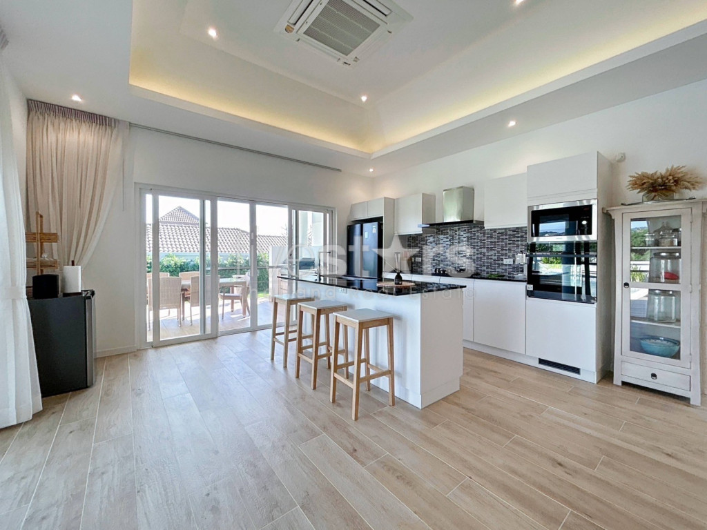 3 Bedroom With Pool View : Chaam Longbeach For Sale, photo 3