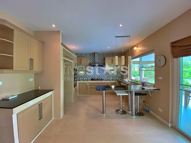 Stunning 3 Bedroom Pool Villa for Sale in Hua Hin with Large Tropical Garden and Guesthouse, photo 12