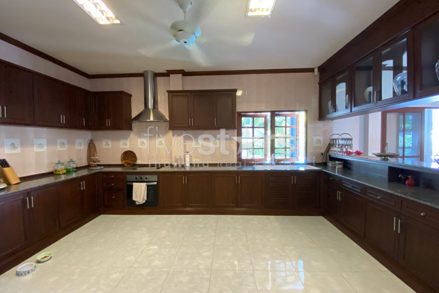 Luxury 6-Bedroom Pool Villa in Hua Hin City Center – Walk to Market Village & the Beach, photo 14