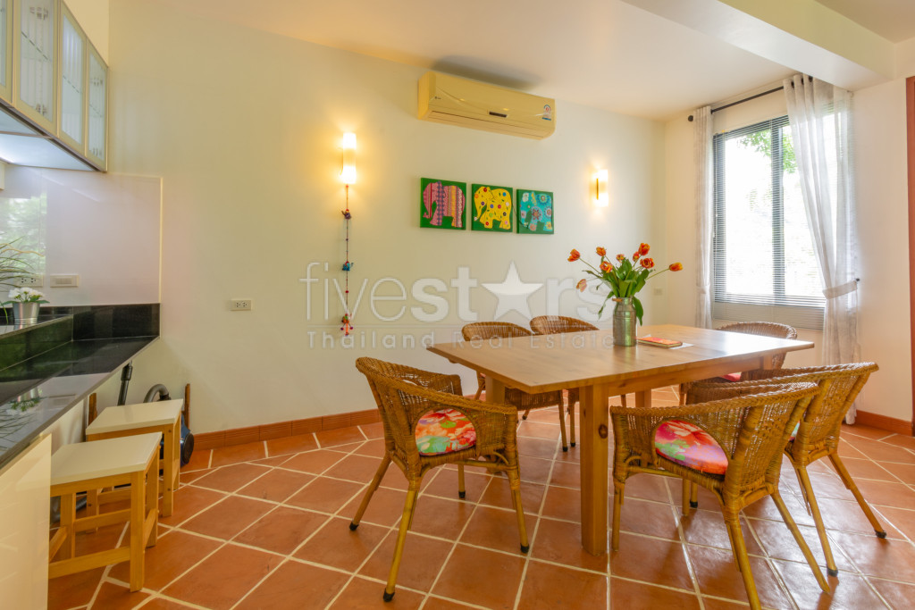 Beautiful 2 Bedroom Condo Near The Beach, photo 13