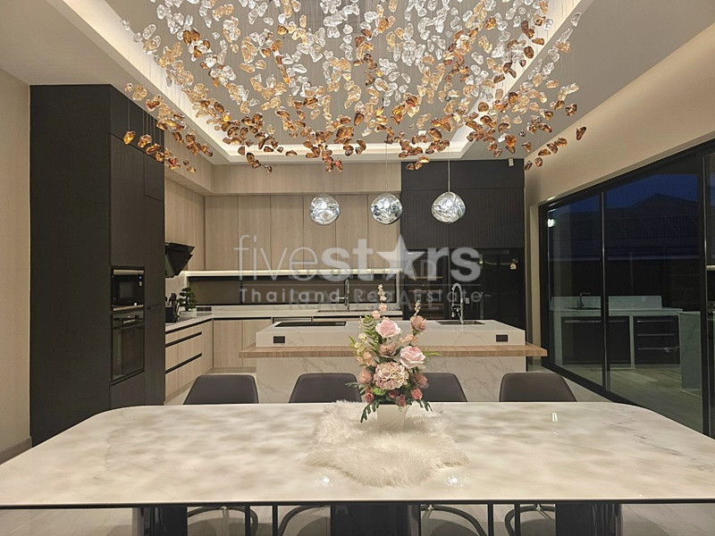 Modern 3-Bedroom L-Shaped Villa with Golf Course Views at Palm Hills, photo 7