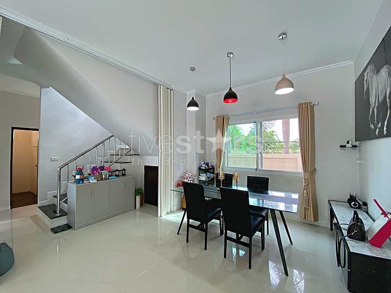 Spacious 4-Bedroom Pool Villa Near Black Mountain Golf, photo 10