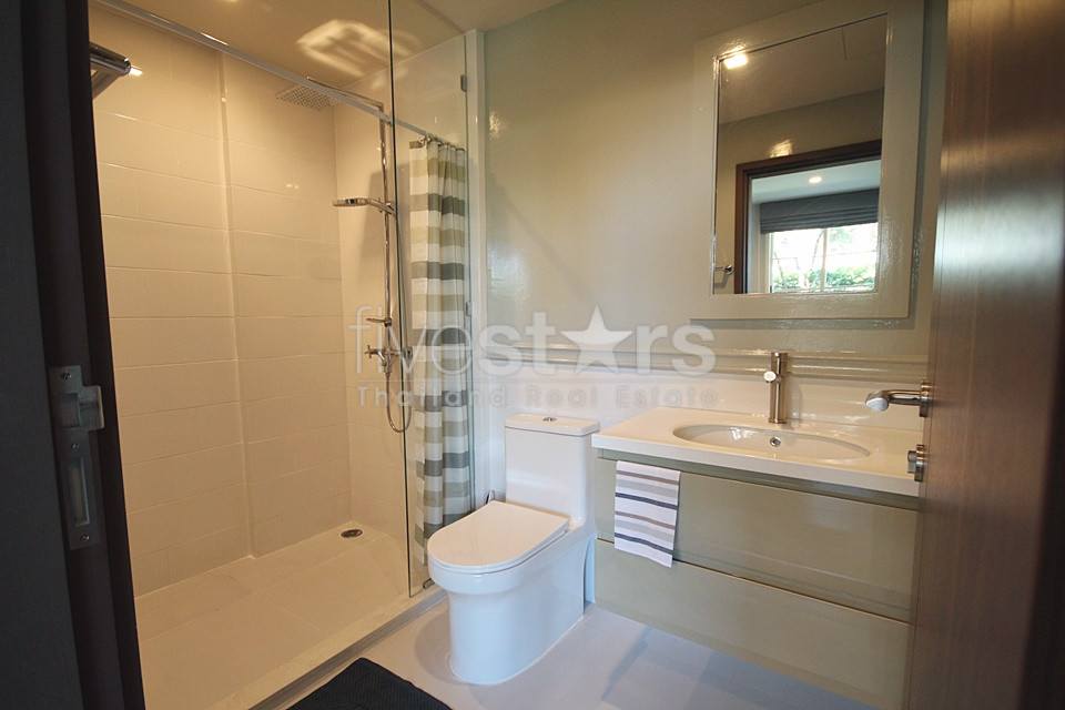 Absolute Beachfront 2 Bed Condo For Sale in Khao Takiap, photo 14