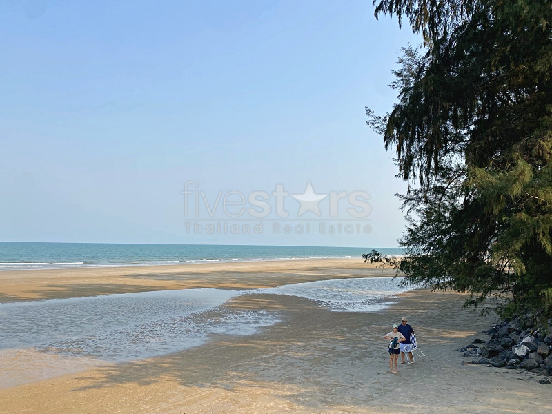 Beachfront Living at Baan Nab Kluen – 2-Bedroom Condo in Khao Tao, photo 5