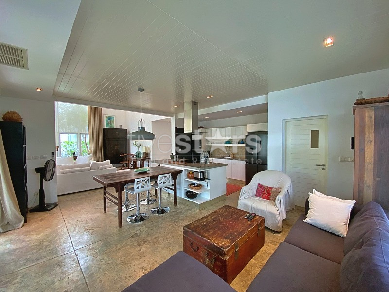 Luxurious 4 Bedroom 2 Storey Villa On Private Residence, photo 10