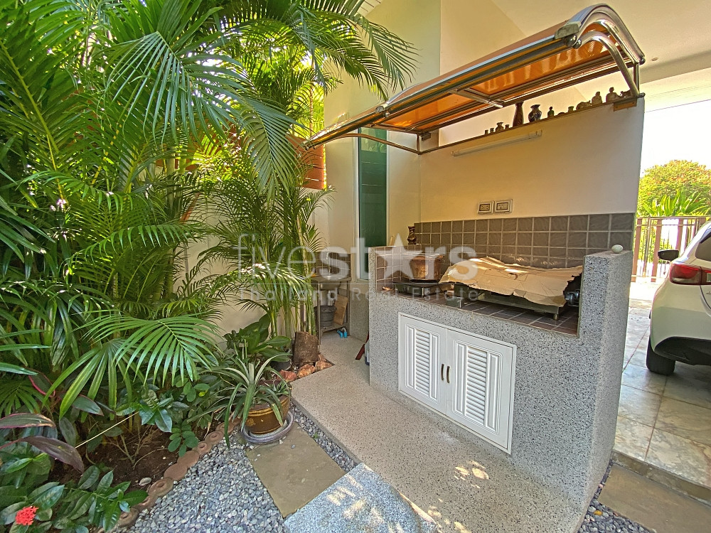 Modern 3 Bed 2 Bath Private Pool Villa For Sale in Woodlands Residence, photo 3