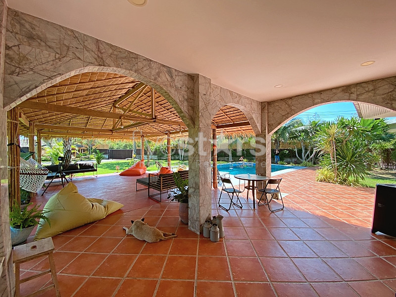 Family 4-Bedroom Farmhouse with Guest House, 6 Rai of Land, and Private Fishing Lake for Sale in Paknampran, photo 13