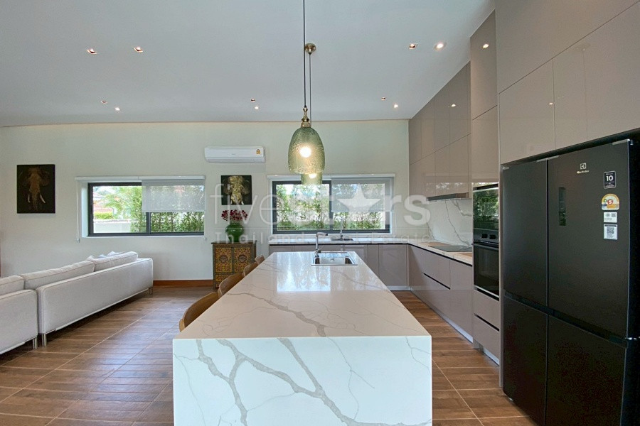 Spacious 3-Bedroom Pool Villa For Sale Near Black Mountain Golf Course, photo 13