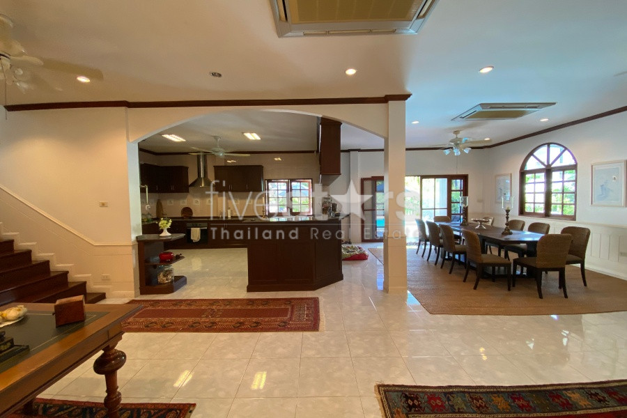 Luxury 6-Bedroom Pool Villa in Hua Hin City Center – Walk to Market Village & the Beach, photo 8