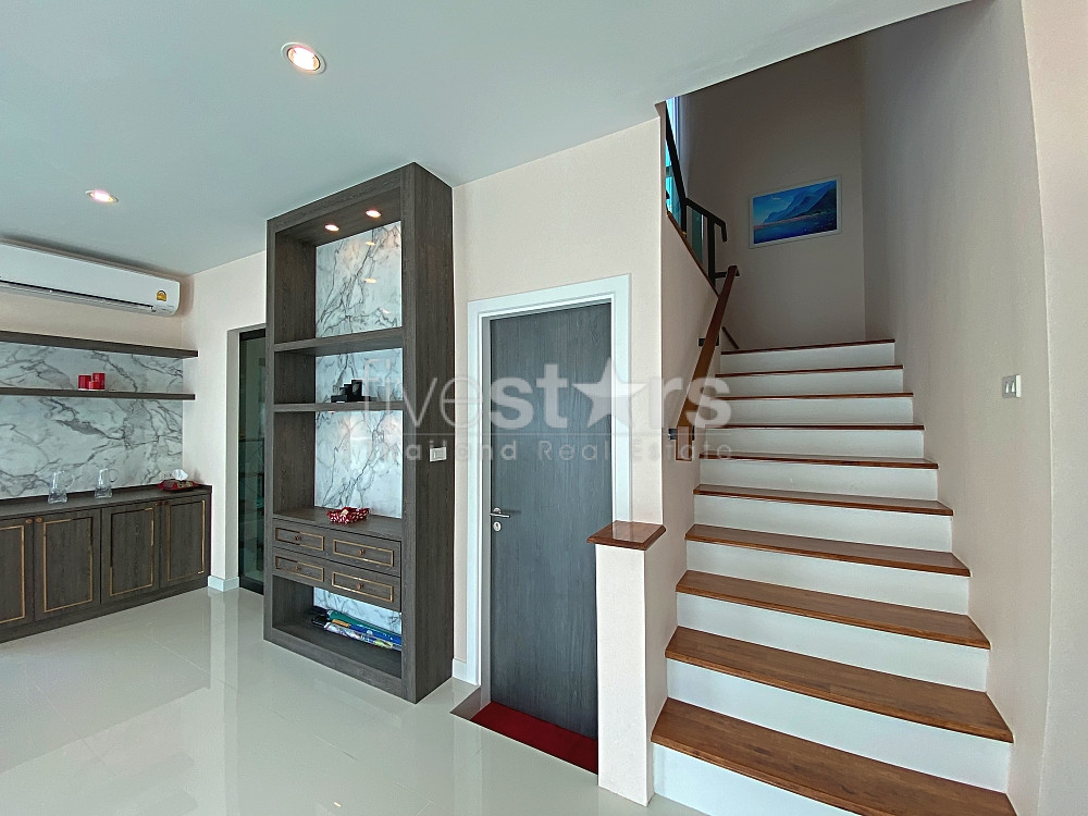 2 Story 3 Bed 3 Bath Villa Near Bluport Mall, photo 13