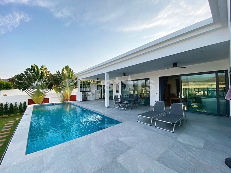 Modern Renovated 2-Bedroom Villa with Tropical Garden in Thap Tai, Hua Hin