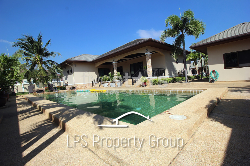 Spacious Holiday Home in Downtown Cha Am For Sale, photo 2