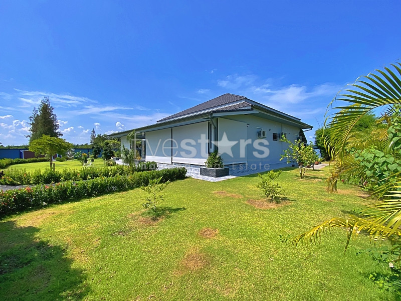 Modern 3-Bedroom Farmhouse with Guesthouse for Sale on 2 Rai in Paknampran, photo 4