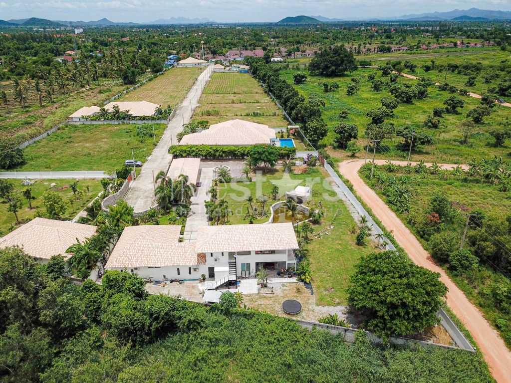 5 Bedroom House On Large Land Plot, photo 3