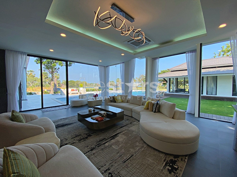 Exquisite Pool Villa Overlooking the Fairways of Palm Hills Golf Club, photo 6