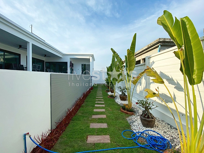 Modern Renovated 2-Bedroom Villa with Tropical Garden in Thap Tai, Hua Hin, photo 9