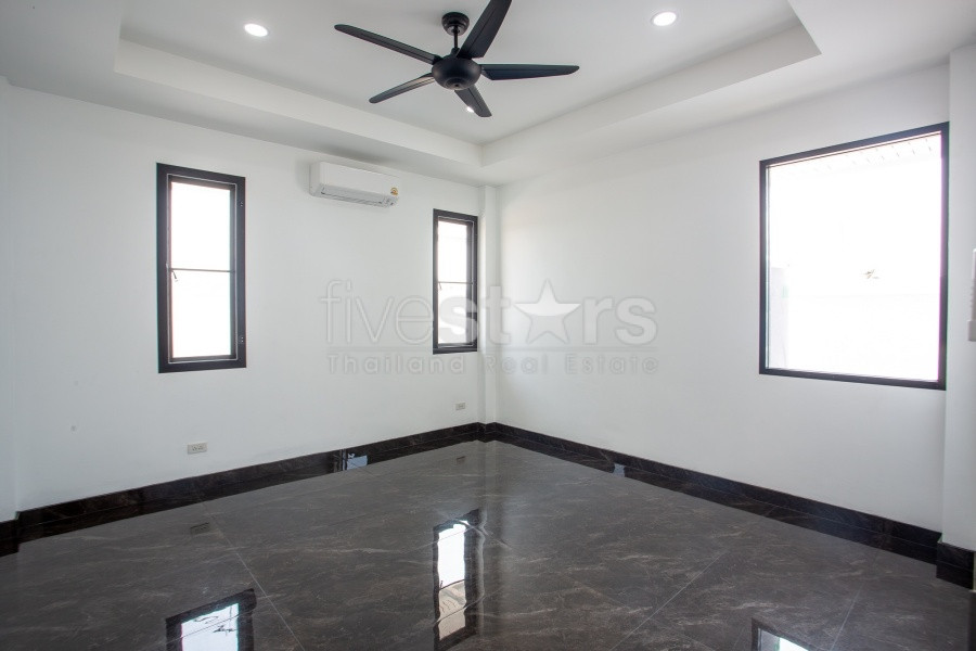 Cozy 3 Bed Pool Villa For Sale in Wang Pong Hua Hin, photo 9