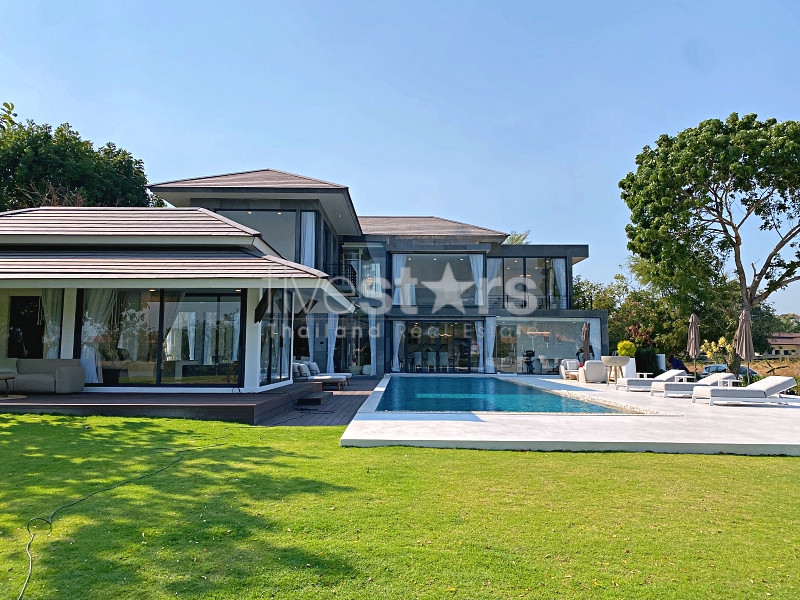 Exquisite Pool Villa Overlooking the Fairways of Palm Hills Golf Club, photo 2