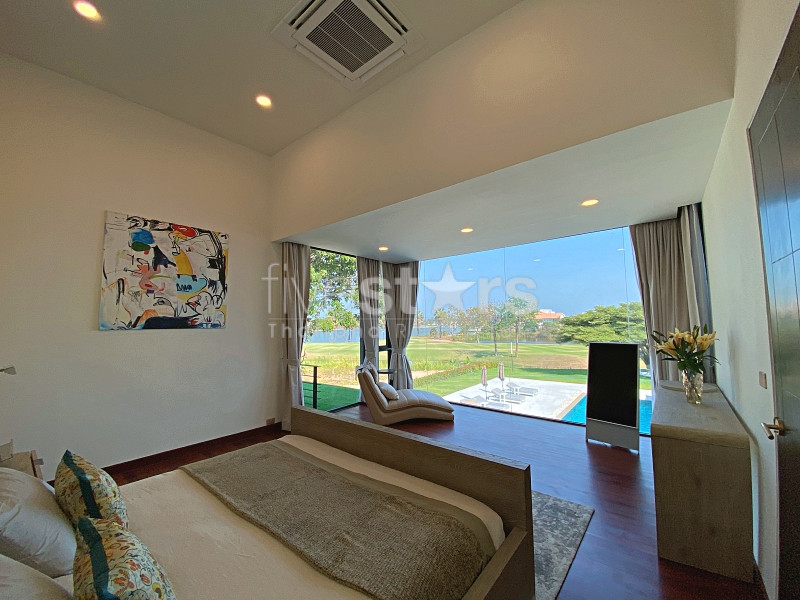 Exquisite Pool Villa Overlooking the Fairways of Palm Hills Golf Club, photo 15