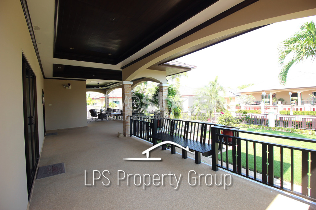 Spacious Holiday Home in Downtown Cha Am For Sale, photo 11