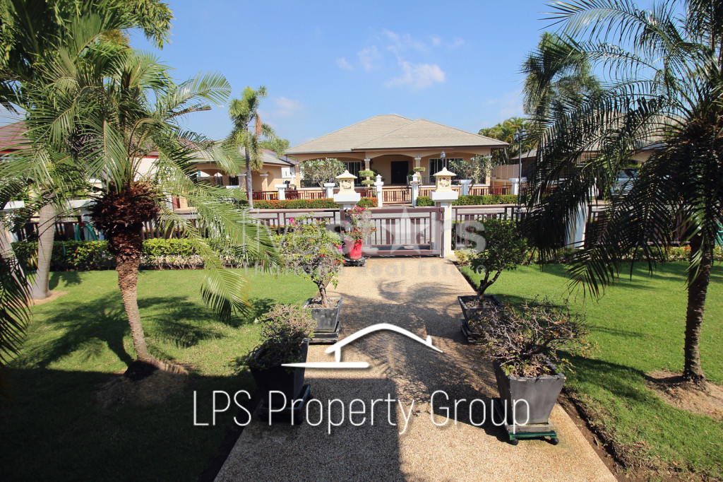 Spacious Holiday Home in Downtown Cha Am For Sale, photo 9