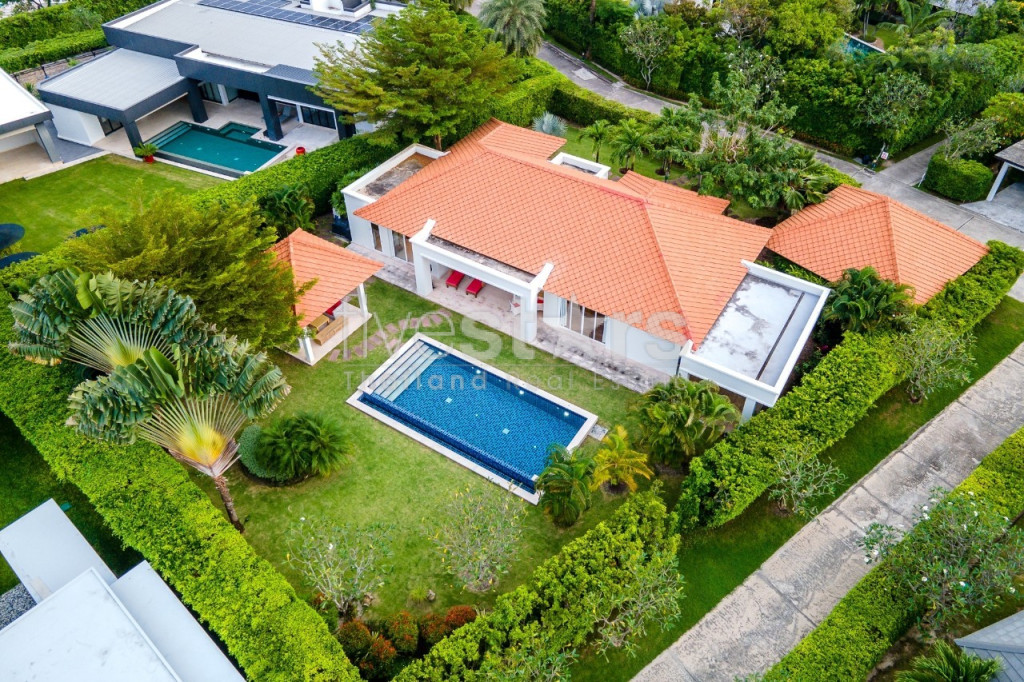 Elegant 3-Bedroom Villa in Baan Ing Phu – Luxury Living Near Black Mountain Golf
