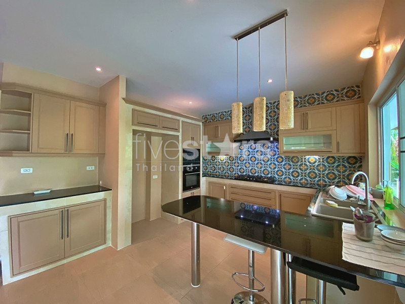 Stunning 3 Bedroom Pool Villa for Sale in Hua Hin with Large Tropical Garden and Guesthouse, photo 11