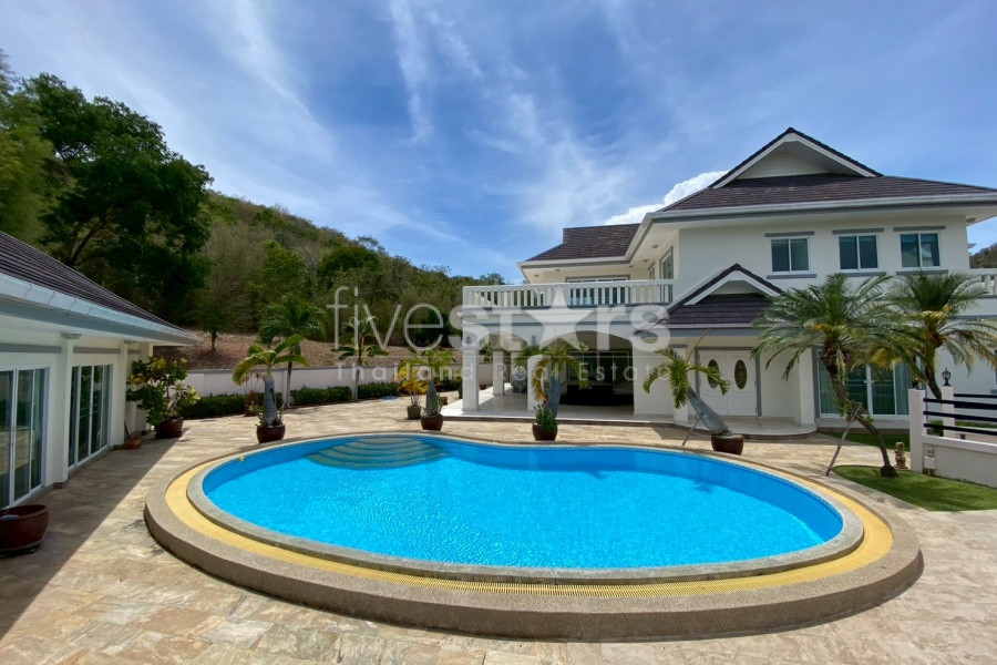 Spacious 6-Bedroom Villa in Khao Tao, Hua Hin – Private Pool, Guest House & Scenic Views