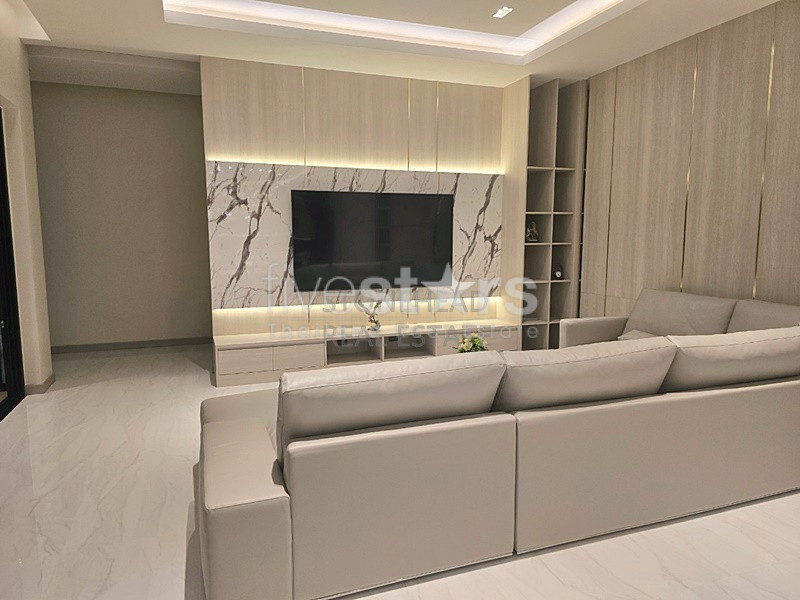 Modern 3-Bedroom L-Shaped Villa with Golf Course Views at Palm Hills, photo 9
