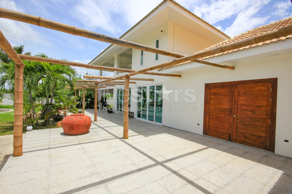 5 Bedroom House On Large Land Plot, photo 14