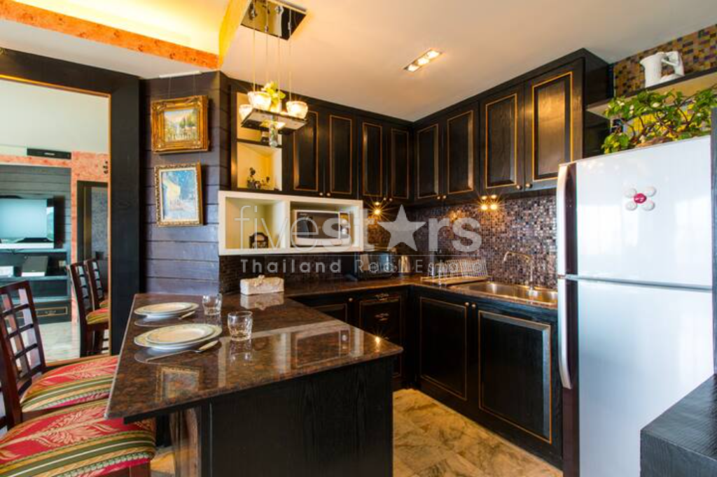 Large 1 Bed Condo with Sea Views to the North of town, photo 3