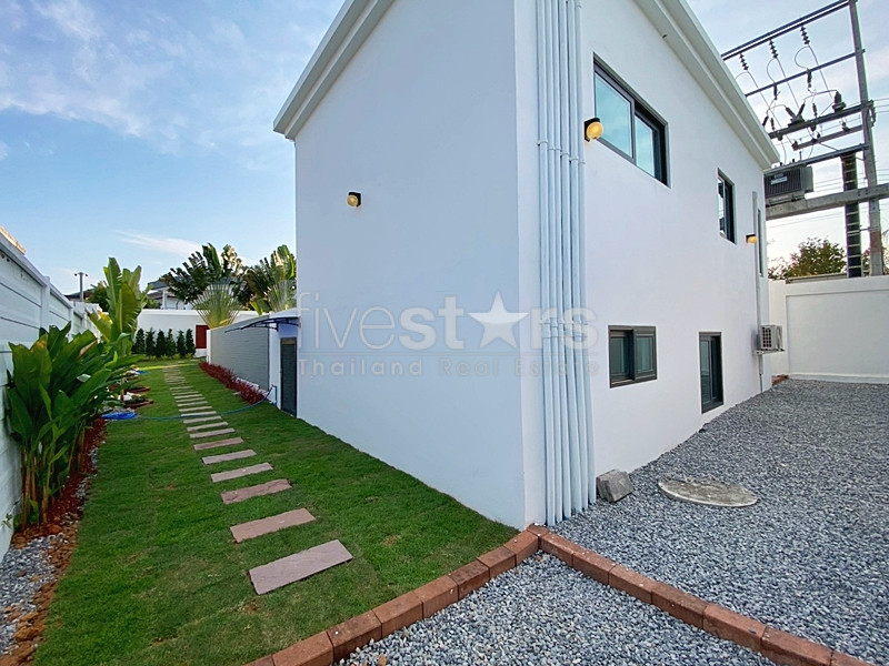 Modern Renovated 2-Bedroom Villa with Tropical Garden in Thap Tai, Hua Hin, photo 8