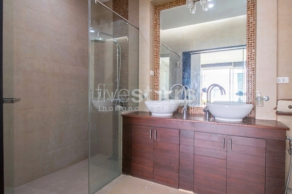 Modern 3 Bedroom Villa, photo 15