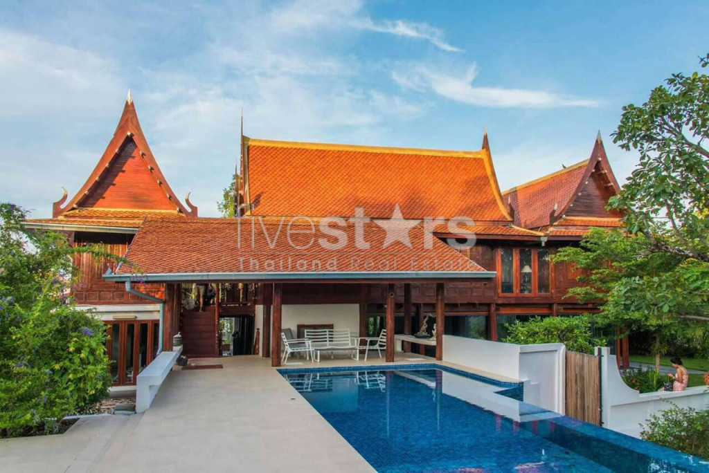 Modern/Traditional 4 Bedroom Pool Villa