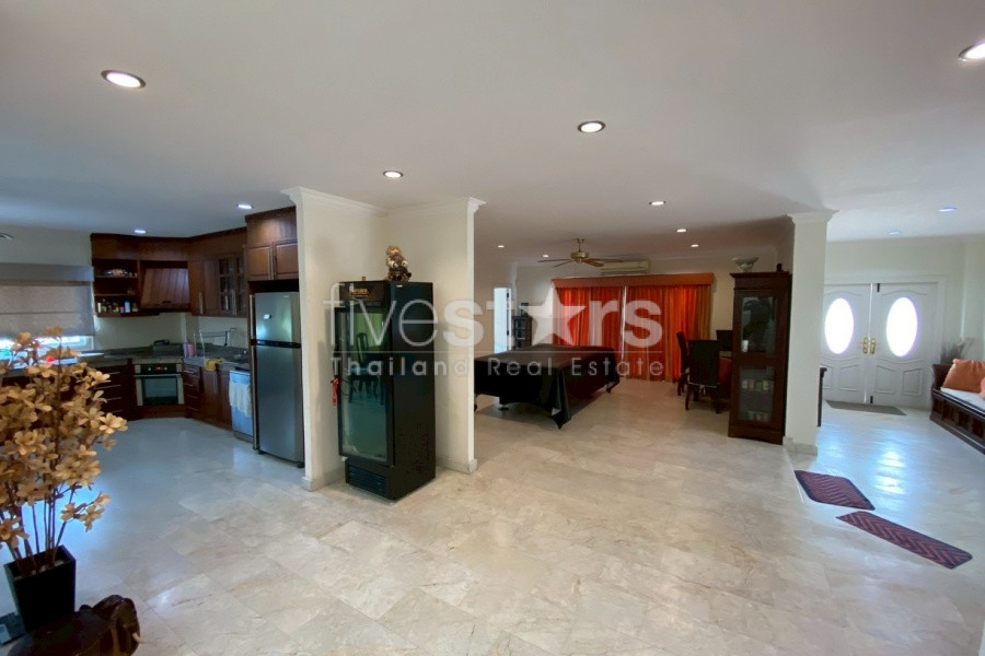 Spacious 6-Bedroom Villa in Khao Tao, Hua Hin – Private Pool, Guest House & Scenic Views, photo 8