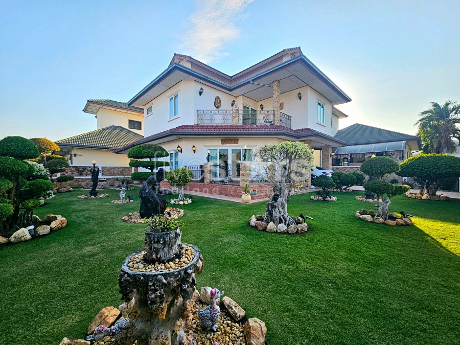 Natural Hills 1, 2 Storey Villa, 3 Bed 2.5 Bath in Hua Hin Soi 6 For Sale