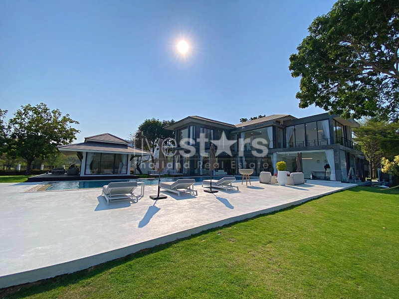 Exquisite Pool Villa Overlooking the Fairways of Palm Hills Golf Club, photo 3
