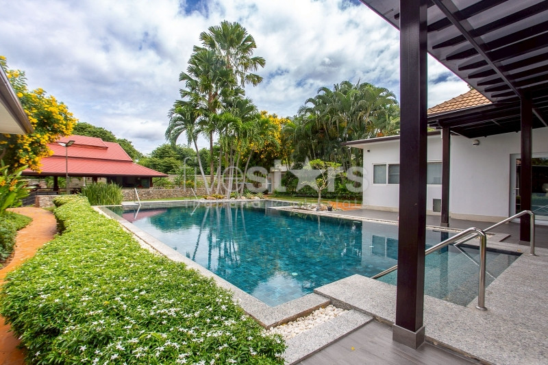 Luxury Hua Hin Estate on 2 Plots with Tropical Garden, Entertainment Sala & Fully Renovated Villa, photo 3