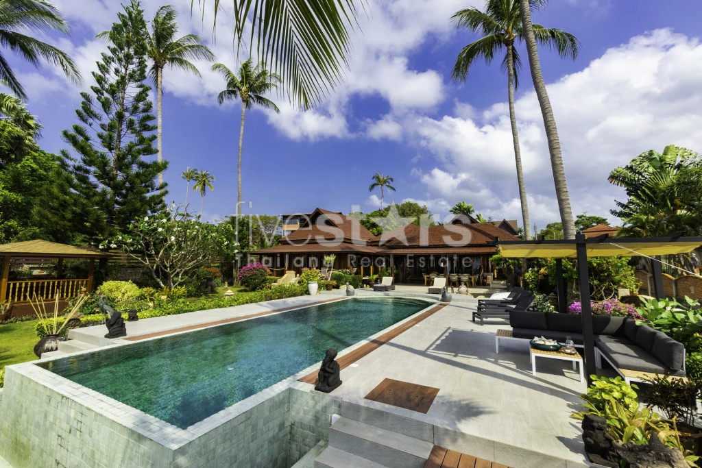 BEAUTIFUL BEACHFRONT VILLA NEAR TONG KRUT, photo 2