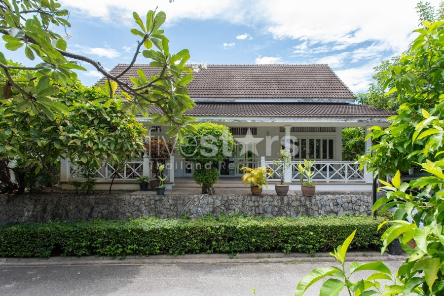 Colonial 3 Bed 4 Bath Villa For Sale with Beachfront Access in Private Estate, photo 2