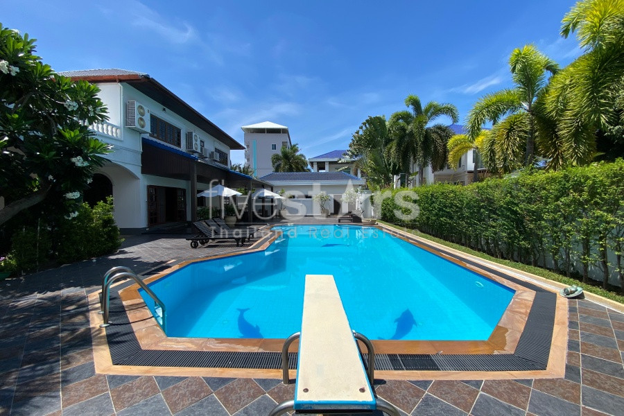 Luxury 6-Bedroom Pool Villa in Hua Hin City Center – Walk to Market Village & the Beach, photo 3