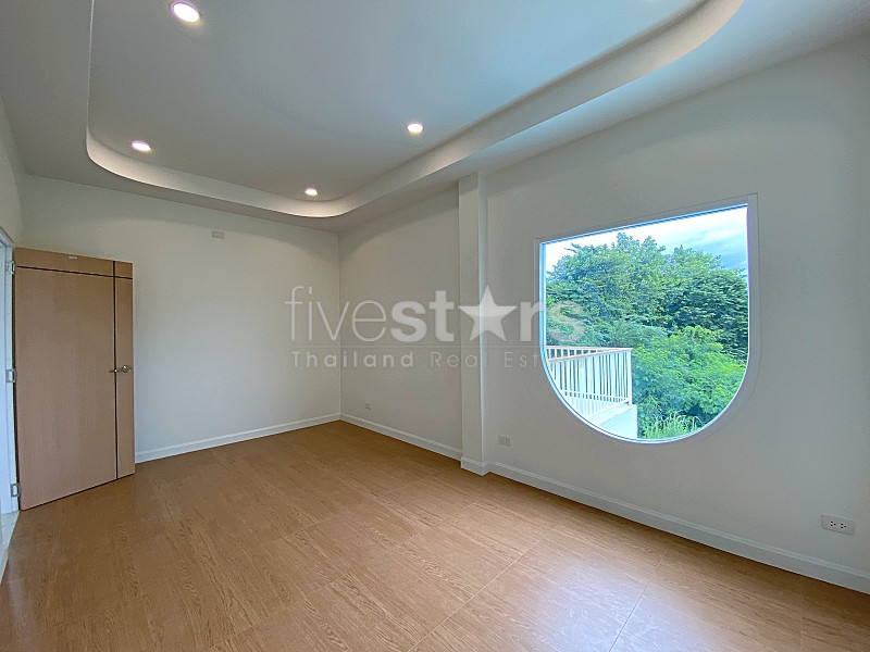 Spacious Family Pool Villa Near Black Mountain | THB 5.69M, photo 13