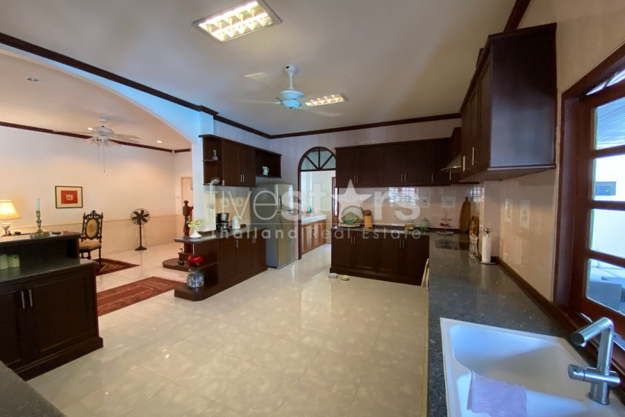 Luxury 6-Bedroom Pool Villa in Hua Hin City Center – Walk to Market Village & the Beach, photo 13