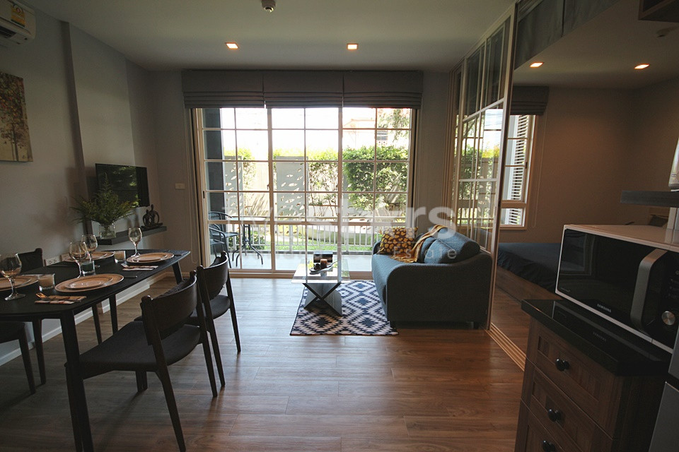 Absolute Beachfront 2 Bed Condo For Sale in Khao Takiap, photo 2